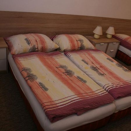 פראג Hostel Boathouse מראה חיצוני תמונה