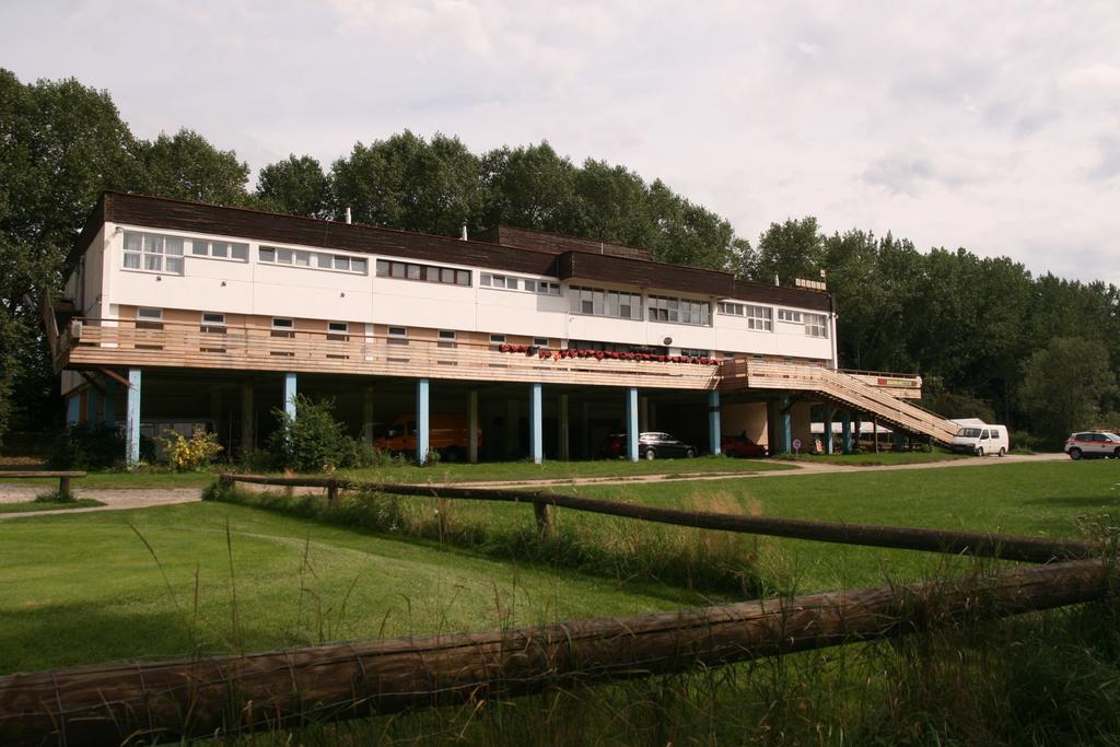 פראג Hostel Boathouse מראה חיצוני תמונה