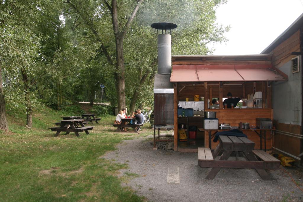 פראג Hostel Boathouse מראה חיצוני תמונה